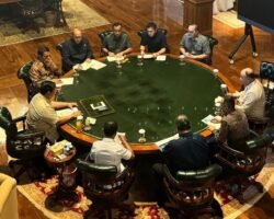 Presiden Prabowo Menggelar Rapat Rerbatas di kediaman di Hambalang, Ini Yang Dibahas…!