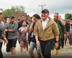 Gubernur Sumsel Dr. H. Herman Gerak Cepat MeninjauTerdampak Bencana banjir OKU Timur