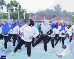 RIBUAN WARGA SEMARAKKAN JALAN DAN SENAM SEHAT HUT KE-22 OKU SELATAN