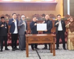 Wali Kota Lubuk linggau Hadiri Paripurna DPRD Penetapan Propemperda 2026