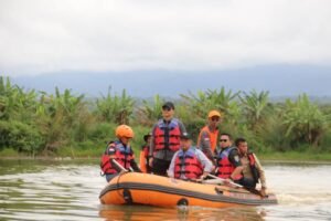 Bupati Bursah Zarnubi Tinjau Lahan Perikanan Danau Batu di Desa Muara Danau
