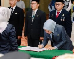 Bupati Musi Rawas Hj. Ratna Machmud Lantik 8 Pejabat Eselon II