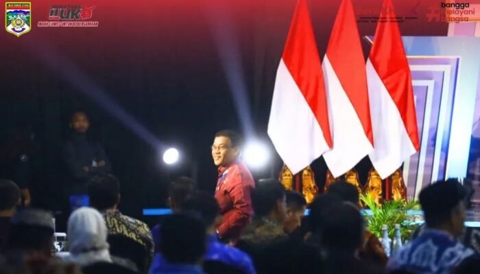 Bupati Muratara H. Devi Suhartoni Terima Penghargaan Daerah Preatasi Kategori Pengendalian Inflasi