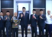 Bupati OKU Selatan Abusama Serahkan SK Pensiun dan Bantuan Purna Bhakti Kepada Asisten III Setda